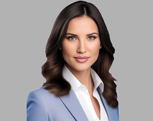 Mariana UkharovaJefe del Departamento de Programas de Ciudadanía y Residencia