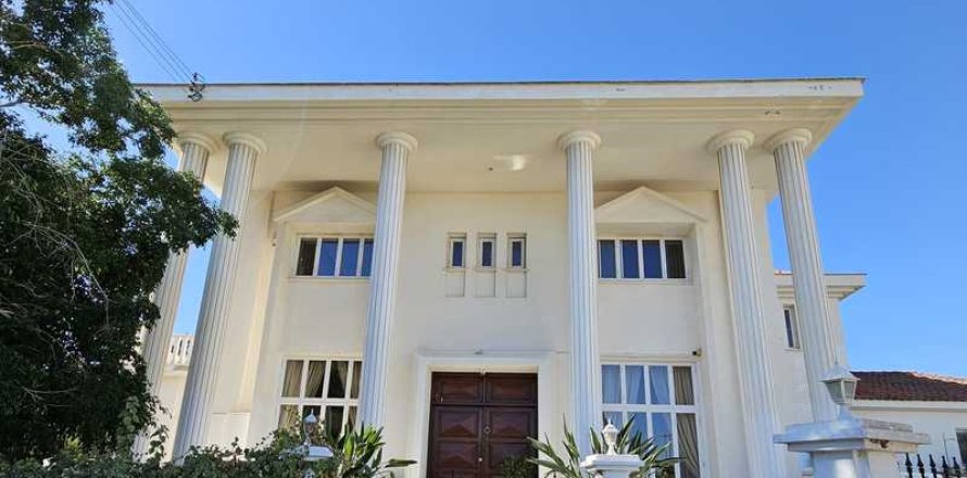 6 bedrooms House in Larnaca, Cyprus No. 62838