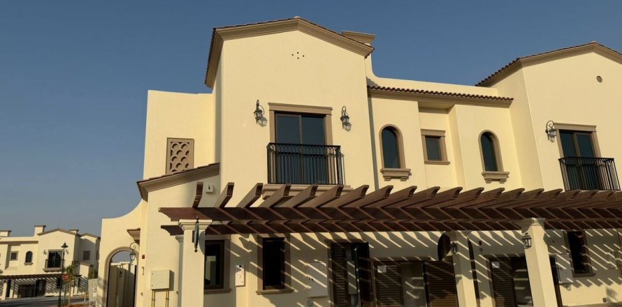 3 bedrooms Townhouse in Al Mearag City, Vietnam No. 94423