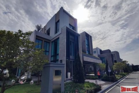 5 bedrooms House in Bangkok, Thailand No. 97244 2