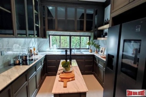 5 bedrooms House in Bangkok, Thailand No. 97244 15