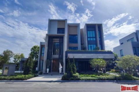 5 bedrooms House in Bangkok, Thailand No. 97244 1