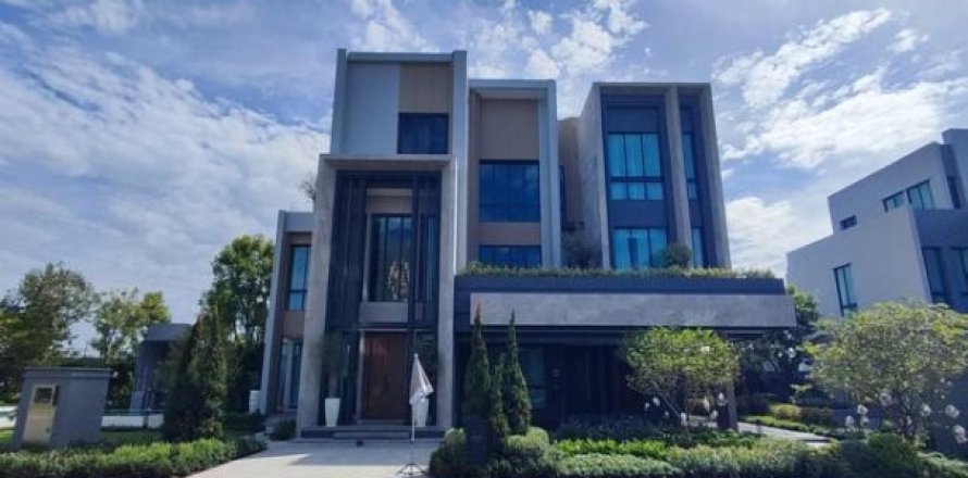 5 bedrooms House in Bangkok, Thailand No. 97244