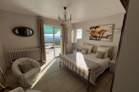 4 bedrooms House in Var, France No. 83480 6