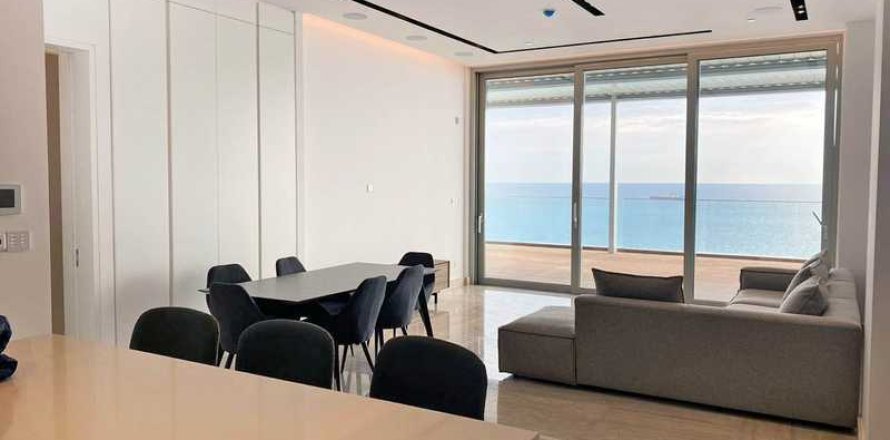 3 bedrooms Penthouse in Limassol, Cyprus No. 76046