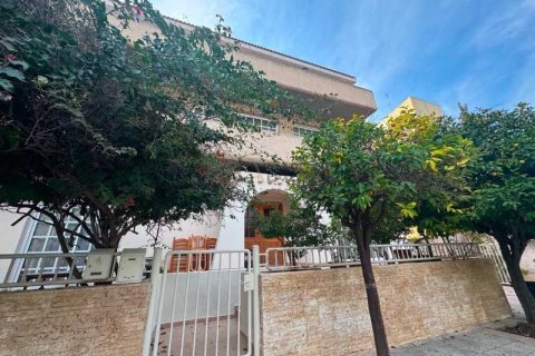 6 bedrooms House in Strovolos, Cyprus No. 74126 1