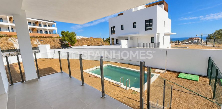 3 bedrooms Villa in Benalmadena, Spain No. 128972