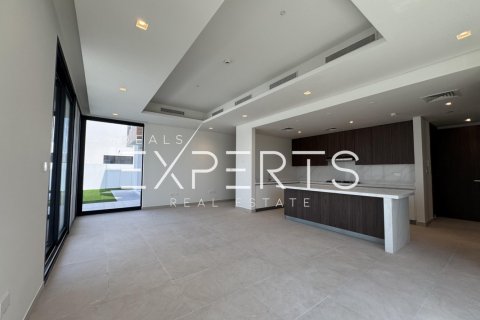 5 bedrooms Villa in Bavaria Town, Vietnam No. 84210 3