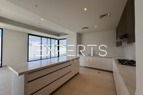 5 bedrooms Villa in Bavaria Town, Vietnam No. 84210 7