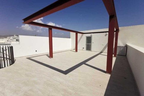 2 bedrooms Penthouse in Limassol, Cyprus No. 78662 4