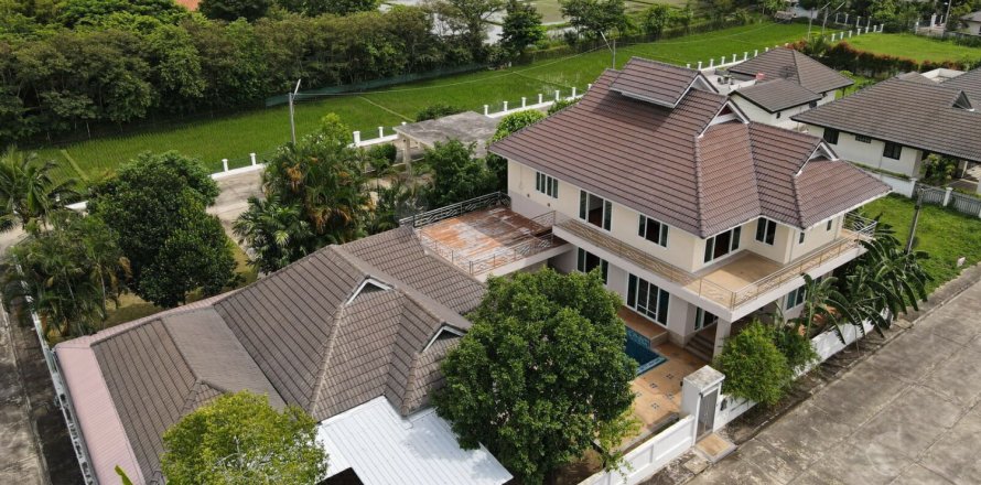 4 bedrooms House in Chiang Mai, Thailand No. 97736