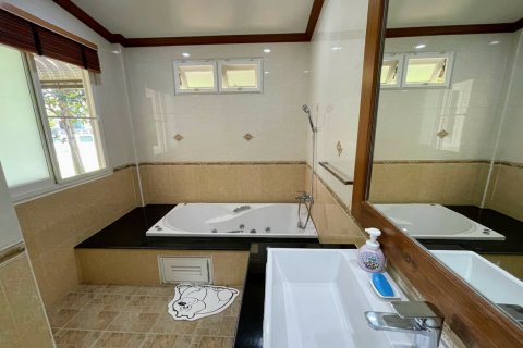 4 bedrooms House in Chiang Mai, Thailand No. 97736 6