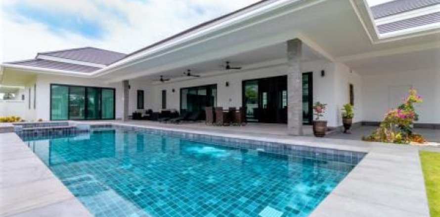 3 bedrooms Villa in Hua Hin, Thailand No. 95874