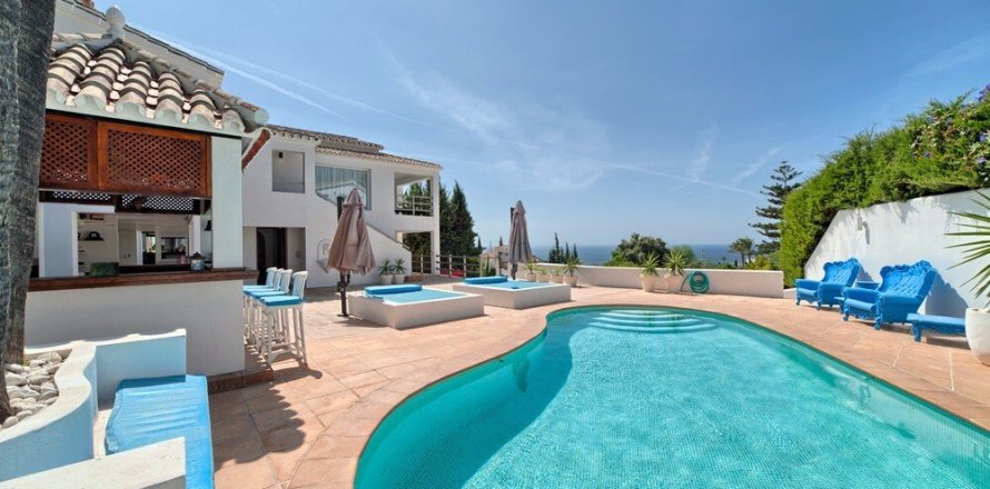 5 bedrooms House in Malaga, Spain No. 26511