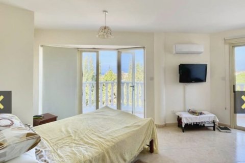 4 bedrooms House in Paphos, Cyprus No. 37180 11