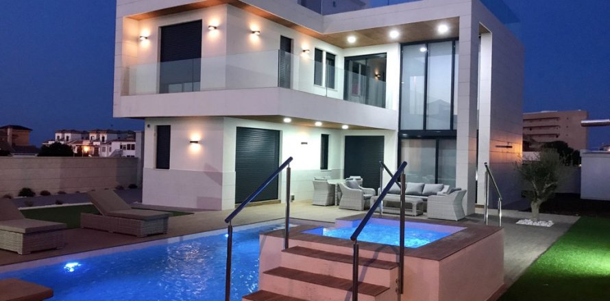 Вилла с 3 спальнями в Дехеса де Кампоамор, Испания №112053