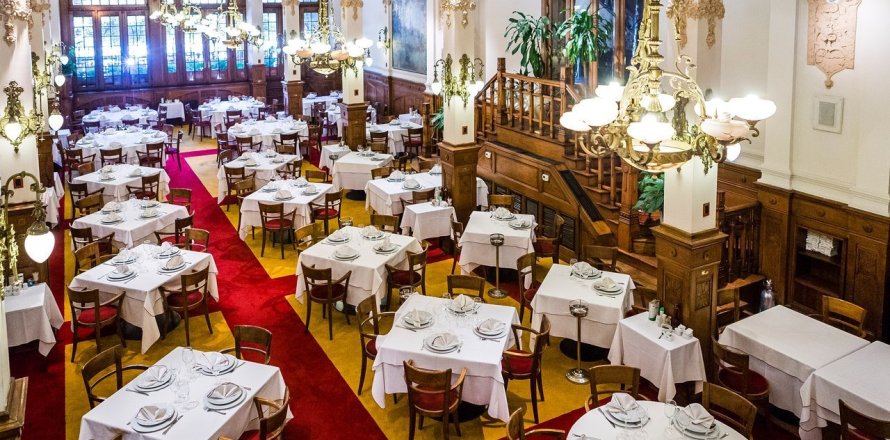 223m² Commercial property en Duc Tan, Vietnam No. 110603