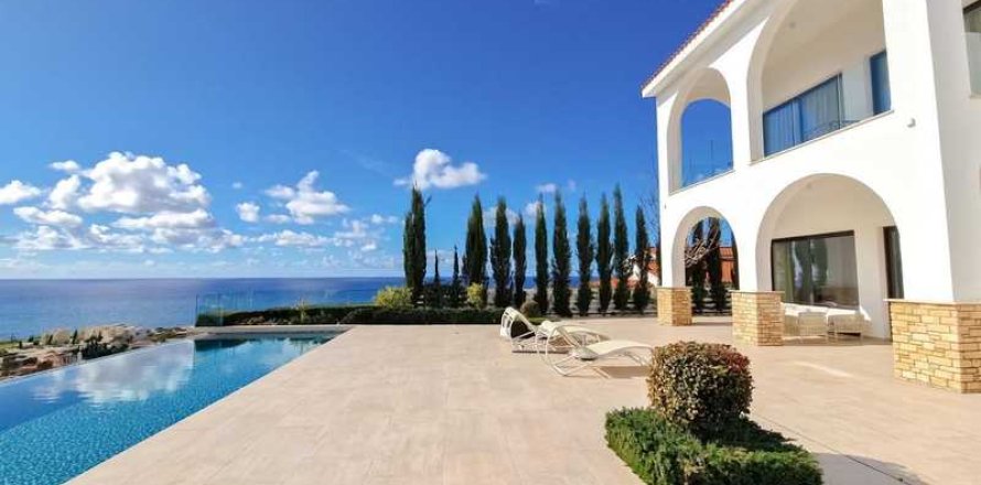 Вилла с 3 спальнями в Агиос Георгиос, Кипр №100772