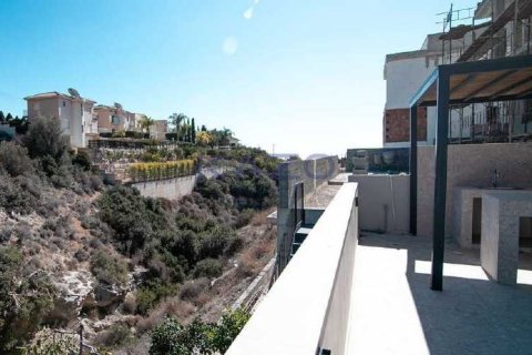 3 bedrooms Villa in Agios Tychonas, Cyprus No. 82398 5