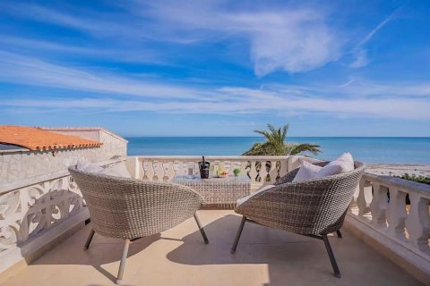 4 bedrooms Villa in Denia, Spain No. 128844