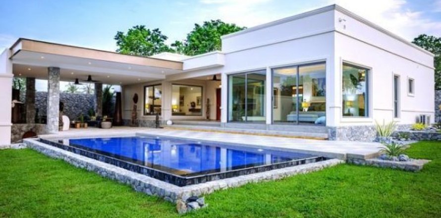3 bedrooms Villa in Pattaya, Thailand No. 96555