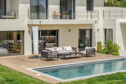 4 bedrooms Villa in Le Cannet, France No. 100315 3