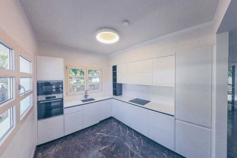 5 bedrooms House in Limassol, Cyprus No. 71030 8