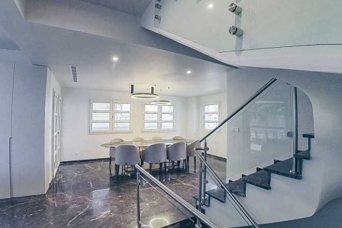 5 bedrooms House in Limassol, Cyprus No. 71030 11