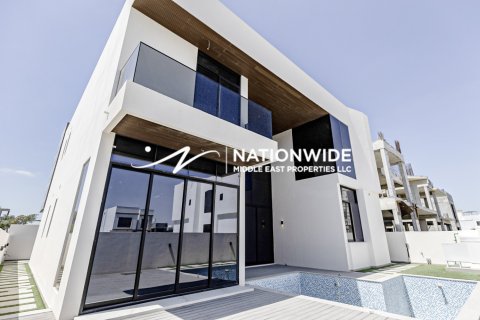 5 dormitorios Villa en Abu Dhabi, UAE No. 112934