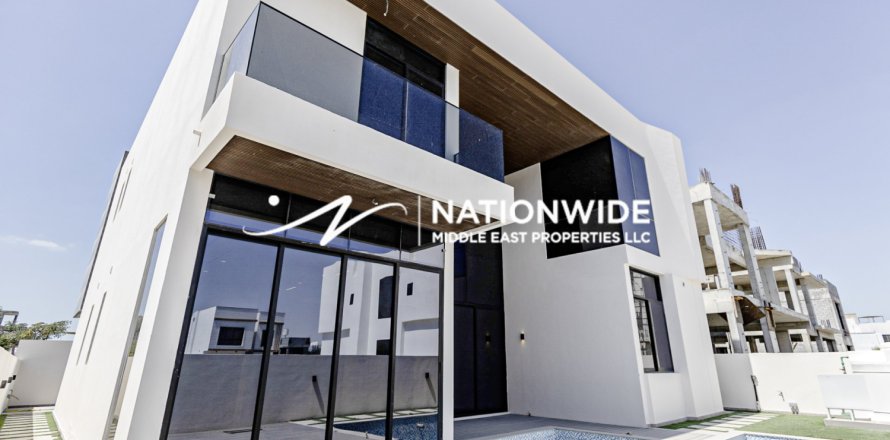 5 dormitorios Villa en Abu Dhabi, UAE No. 112934