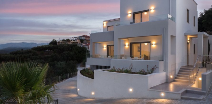 2 bedrooms House in Chania, Greece No. 24006