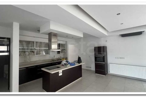 Дом с 3 спальнями в Агиос Афанасиос, Кипр №72188 3