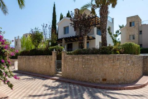 3 bedrooms House in Polis, Cyprus No. 62915 2