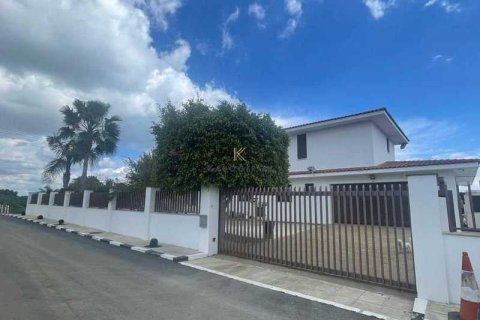 6 bedrooms House in Meneou, Cyprus No. 29315 3