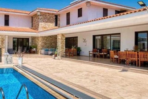 6 bedrooms House in Meneou, Cyprus No. 29315 4