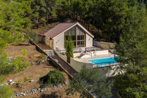 3 bedrooms Villa in Limassol, Cyprus No. 37489 1