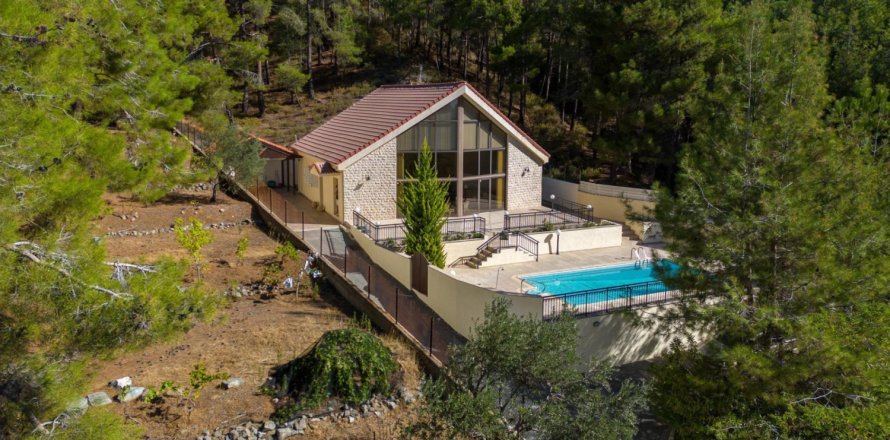 3 bedrooms Villa in Limassol, Cyprus No. 37489