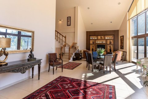 3 bedrooms Villa in Limassol, Cyprus No. 37489 7