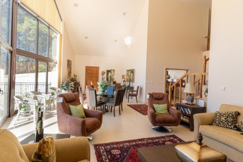 3 bedrooms Villa in Limassol, Cyprus No. 37489 8