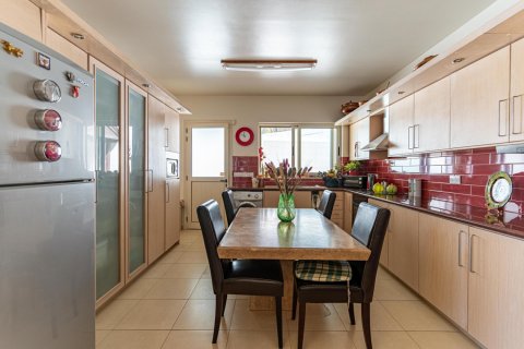 3 bedrooms Villa in Limassol, Cyprus No. 37489 4