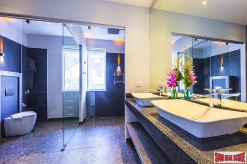 6 bedrooms Villa on the Chaweng Beach, Thailand No. 96226 19