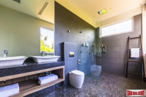 6 bedrooms Villa on the Chaweng Beach, Thailand No. 96226 16