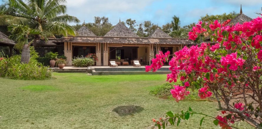 4 bedrooms Villa in Tamarin, Mauritius No. 110424