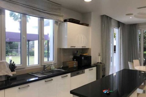 6 chambres Villa à Pyrgos, Cyprus No. 31614 9