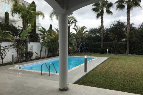 6 chambres Villa à Pyrgos, Cyprus No. 31614 12