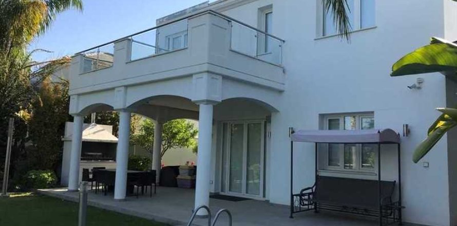 6 chambres Villa à Pyrgos, Cyprus No. 31614