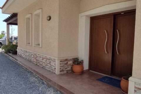 Дом с 7 спальнями в Пиргос, Кипр №30827 1