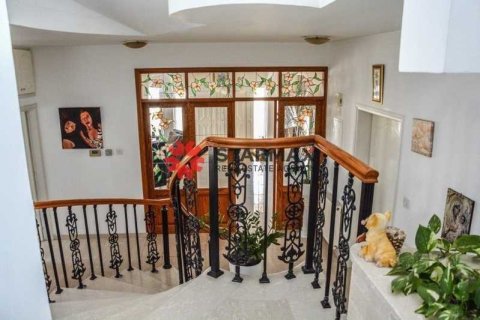 Дом с 3 спальнями в Дромолаксия, Кипр №82759 8