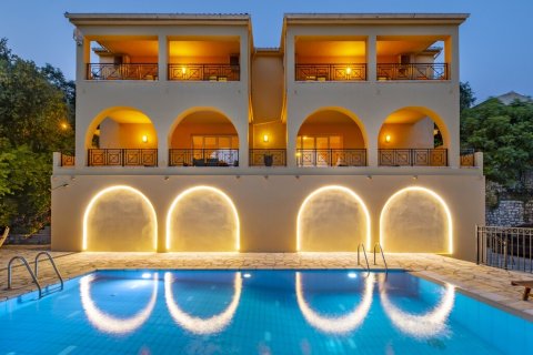 4 bedrooms Villa in Corfu, Greece No. 108637 1