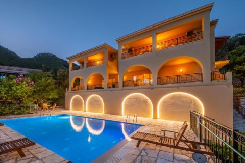 4 bedrooms Villa in Corfu, Greece No. 108637 2